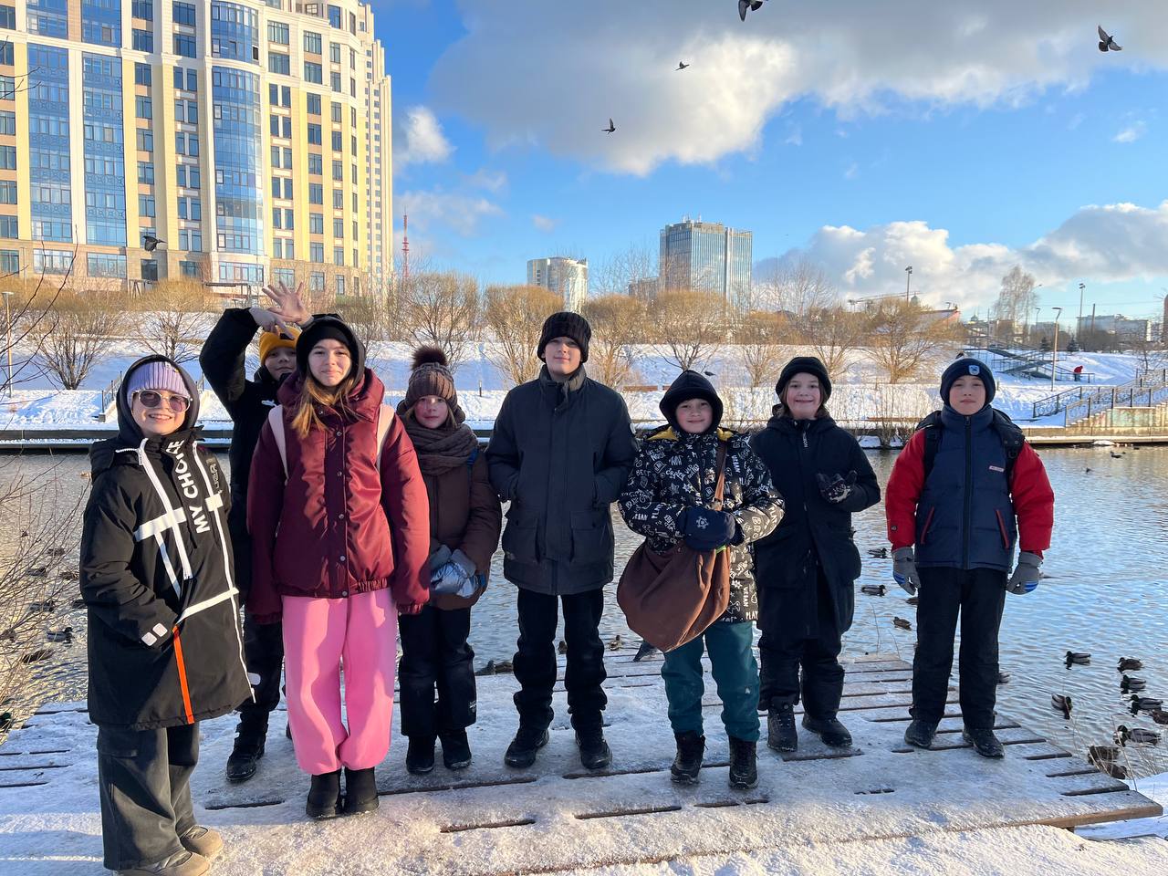 Команда прошлой смены на зимней городской прогулке